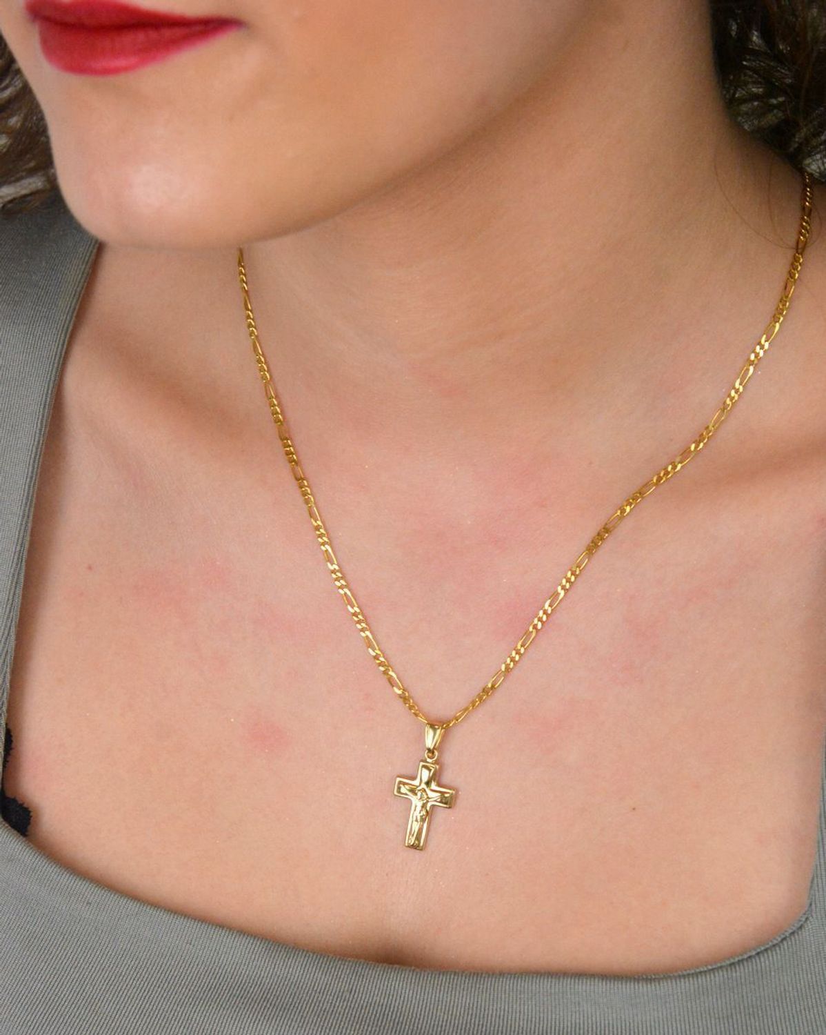 Złota zawieszka krzyżyk z wizerunkiem Jezusa próba 333, ZA 3845A. Złoty krzyżyk na prezent to wyjątkowy wybór, który może mieć głębokie znaczenie. Złota zawieszka próba 333. 1.jpg